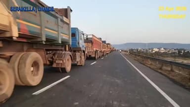 #seraikella | #chandil : चांडिल बाईपास पर 50 घंटे का जाम खत्म, युवाओं की पहल से बहाल यातायात....
#बिष्णु पद महापात्र 📲 ...