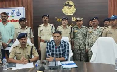 #भिंड पुलिस ने #लहार में दो आरोपी पकड़े दो हथियार भी किए जप्त फर्जी लाइसेंस का हुआ भंडाफोड़,,
#भिंड #मौ #lahar #viral #...