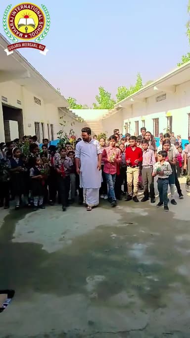 वृक्षारोपण करते हुए
#kavi #meerganj #bareilly