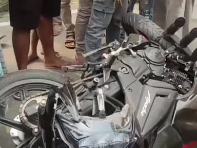 बहादुरगंज: बहादुरगंज में पिकअप ने बाइक को टक्कर मारी, हादसे में दुकानदार की मौत, डेढ़ महीने पहले हुई थी शादी