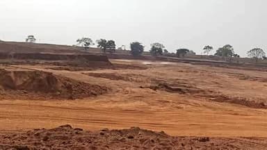 तिल्दा: देवरी की जमीन पर अवैध मुरूम उत्खनन, ग्रामीणों ने की आपत्ति