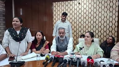 पलवल विश्रामगृह में महिला सशक्तिकरण बिल विधेयक पास न होने पर #भाजपा की तरफ से #फरीदाबाद की मेयर #प्रवीण #बत्रा #जोशी ने...