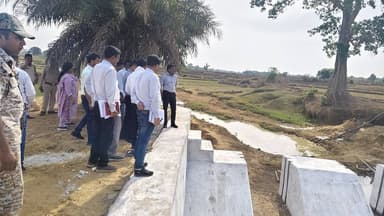 कलेक्टर श्री एस. जयवर्धन ने विभिन्न विकास कार्यों का किया अवलोकन, सुशासन तिहार के आवेदनों का निरीक्षण किया*
*सूरजपुर/24...