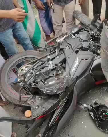 बहादुरगंज: किशनगंज: तेज रफ्तार पिकअप-बाइक की टक्कर में युवक की मौत, डेढ़ महीने पहले हुई थी शादी