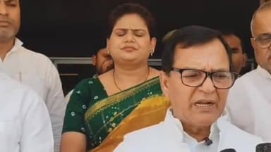 #सपा जिलाध्यक्ष हवलदार यादव ने एसपी डॉक्टर अनिल कुमार से मिलकर में नगर के गोपालपुर में हुए झंडा विवाद में जांच की मांग क...