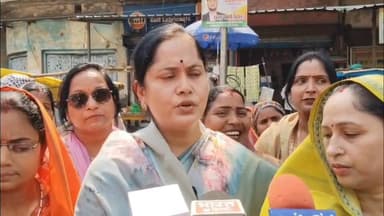 #सपा के गढ में सैकड़ो महिला सड़क पर उतरकर फुंका अखिलेश यादव राहुल गांधी सोनिया गांधी और ममता बनर्जी का पुतला कहा महिला व...