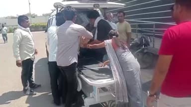 अंजड़: मकान निर्माण के दौरान राजमिस्त्री को लगा करंट, अंजड़ CHC से जिला अस्पताल रेफर