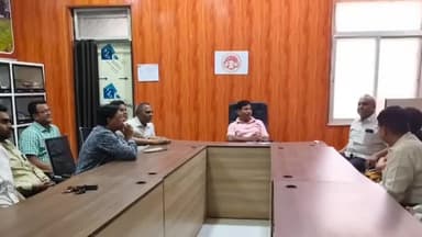 रतलाम: जिला चिकित्सालय में सिविल सर्जन ने चिकित्सकों से कहा, अस्पताल में विद्युत व पानी की व्यवस्था दुरुस्त रखें