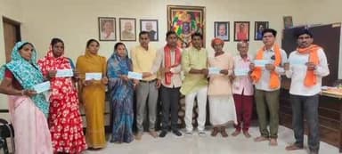 कवर्धा: उपमुख्यमंत्री विजय शर्मा के विशेष प्रयासों से कबीरधाम जिले के 872 जरूरतमंदों को मिली ₹97.05 लाख की आर्थिक सहायता राशि