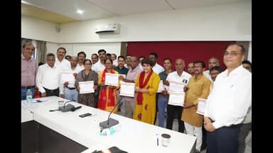 राजगढ़: राजगढ़ कलेक्टर ने 10वीं व 12वीं बोर्ड परीक्षा में 100% रिजल्ट देने वाले स्कूल प्राचार्य को किया सम्मानित