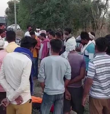 *शादी की खुशियां मातम में बदलीं, मौसा-भतीजे की दर्दनाक मौत
फतेहपुर में दर्दनाक हादसा, शादी की तैयारी के बीच टूटा परिवार