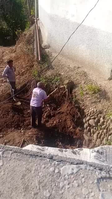 गद्दी, राम, संजय, कुमार, संतोष, कुमार रीना कुमारी, रोमा कुमारी ठगा,की, खुदाई कार्य कर रहे हैं,100, साल पुराना, था, मकान,