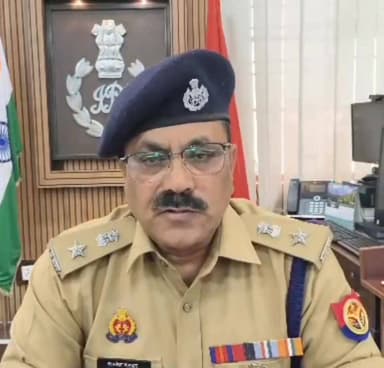 चकेश्वर (दोहरीघाट, मऊ) में गोलीकांड पर एसपी कमलेश बहादुर का बयान
#MauNews #FiringCase #PoliceAction #UPPolice #BreakingN...