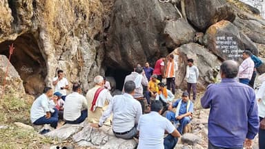 खैरागढ़-छुईखदान-गंडई जिले के ऐतिहासिक एवं धार्मिक महत्व के मंडीप खोल गुफा के खुलने से पूर्व आज मुख्य कार्यपालन अधिकारी ज...