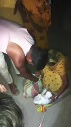 yahi dekhiae Saman lekar Chali Hui Hai ladkon ka pakdane ke liye toffee 🍪🍪🍪 raat ko 12:00 baje nikal rahi hai 10-12