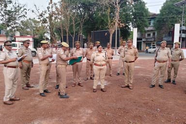 #SP_Mirzapur #अपर्णा_रजत_कौशिक द्वारा थाना पड़री के वार्षिक निरीक्षण के दौरान थाना परिसर का भ्रमण कर भवनों,माल-मुकदमाती ...