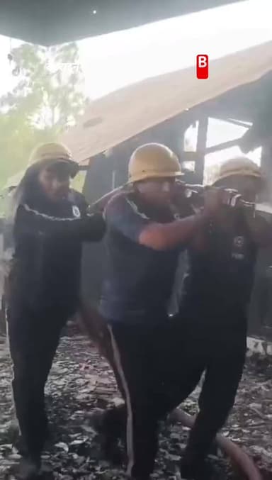 कुठाल गेट पर रेस्टोरेंट बिस्ट्रो की छत पर
पैंट्री हाउस में लगी आग, #firenews #news #dheradune #viralnews