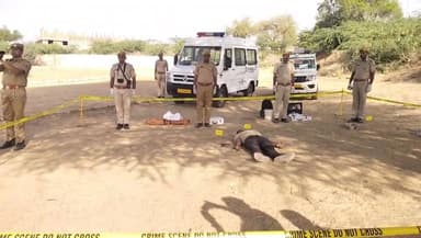 परेड और शक्ति प्रदर्शन: जवानों ने किया आपराधिक घटनाओं का 'सीन रीक्रिएशन' #police #live #viral #seen