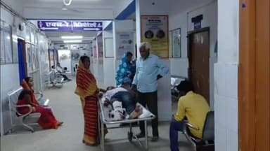 जमुई: बसैया के पास अन्नपूर्णा बस की चपेट में आने से एक बाइक सवार युवक की मौत, दूसरा युवक गंभीर घायल, सड़क जाम