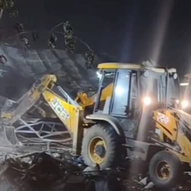 नीमराना: नीमराना में अवैध कबाड़ के गोदाम में परफ्यूम की बोतल से लगी भीषण आग, चार लोग जिंदा जले, दो लापता