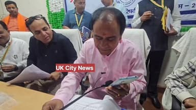 #टॉपर_छात्रों को #शिक्षा_मंत्री ने #फोन पर #बधाई दी।
उत्तराखंड बोर्ड रिजल्ट 2026: 10वीं में 92.10% पास, इंटर में 85.11...