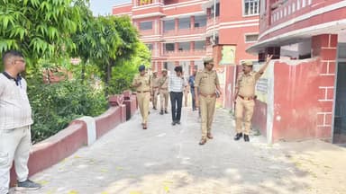 अमरोहा: अमरोहा में चल रही होमगार्ड भर्ती परीक्षा का डीएम और एसपी ने लिया जायजा, कर्मचारियों को सतर्क रहने के दिए निर्देश