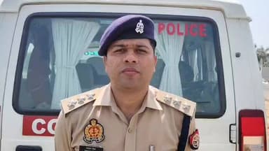 #BijnorPolice
थाना कोतवाली शहर क्षेत्रान्तर्गत एक अज्ञात व्यक्ति का शव मिलने पर स्थानीय पुलिस द्वारा की जा रही कार्यवाही...