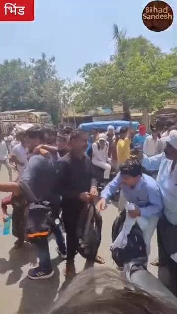 #भिण्ड गोपालपुरा स्टेट हाईवे पर सड़क हा*दसा , हा*दसे में तीन युवकों की मौ*त एक की हालत गंभी*र
#Disclaimer
This news is...