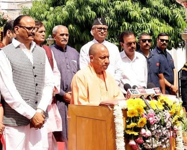 *राजनीति के महत्वपूर्ण स्तंभ थे हेमवती नंदन बहुगुणाः मुख्यमंत्री*
*सीएम योगी आदित्यनाथ ने पूर्व मुख्यमंत्री हेमवती नंद...