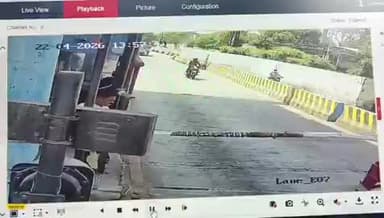 टूंडला के टोल प्लाजा पर गुंडागर्दी टोल वेरियस तोड़ते हुए टेंपो निकला LIVE VIDEO #FACTKABARTUNDLA