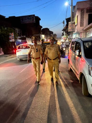 जनपद में सुरक्षा एवं शांति व्यवस्था को अक्षुण्य बनाये रखने हेतु आज दिनांक 25.04.2026 को थाना अचलगंज पुलिस द्वारा थाना क्...