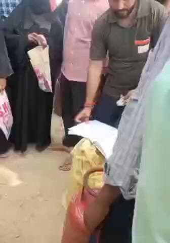 नौगढ़: उत्तमा गैस एजेंसी द्वारा नियम कानून को ताक पर रखकर गैस वितरण करने का वीडियो सोशल मीडिया पर हुआ वायरल