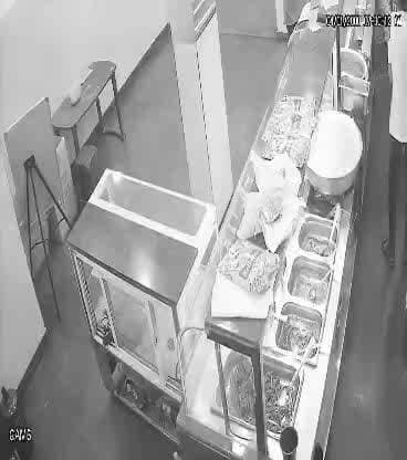 పటాన్చెరు: బీరంగూడ కర్రీ పాయింట్ లో రూ.10 సాంబార్ ఇవ్వలేదని తల్వార్ తో దాడి చేసిన వ్యక్తి, సీసీ ఫుటేజ్ వైరల్