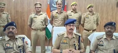 #Etawahpolice
#Goodwork
गिरोह बनाकर साइबर फ्रॉड के माध्यम से लोगो से धोखाधडी करने वाले 04 साइबर ठगों की गिरफ्तारी के सम...