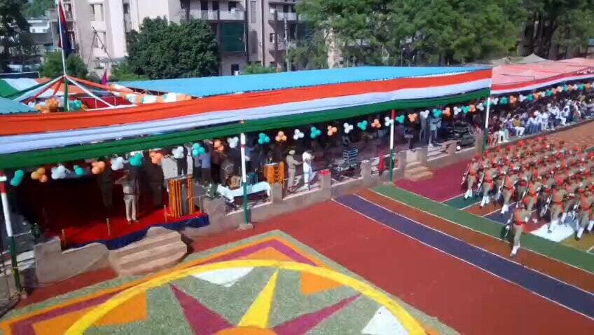 रिजर्व पुलिस लाइन मे आयोजित 588 प्रशिक्षणाधीन रिक्रूट आरिक्षयो की पासिंग आउट परेड का दीक्षांत समारोह ।
#UPPolicePOP
#UP...