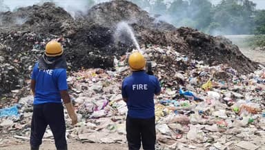 पूर्णागिरि: डंपिंग जोन में लगी आग पर फायर यूनिट टनकपुर ने पाया त्वरित नियंत्रण