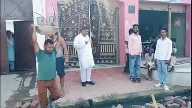 कायमगंज: शमशाबाद में धीमी सड़क निर्माण पर नगर पंचायत अध्यक्ष प्रतिनिधि नाराज, ₹42 लाख की लागत से बन रही सड़क को दी चेतावनी