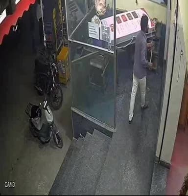 మేడ్చల్: పటాన్చెరులో కత్తితో దాడి చేసిన విజువల్స్ ను రిలీజ్ చేసిన పోలీసులు