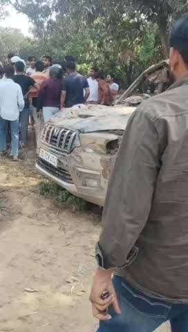 खेकड़ा: रटौल के पास तेज रफ्तार स्कॉर्पियो कई बार पलटकर खेत में गिरी, 5 लोग बाल-बाल बचे, गाड़ी हुई क्षतिग्रस्त
