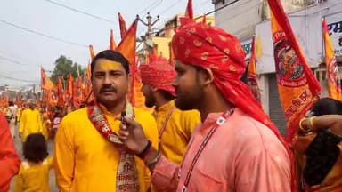 जानकी मंदिर सीतामढ़ी के द्वारा निकाला गया भव्य निशान यात्रा।हजारों की संख्या में महिलाएं एवं आम लोग मौजूद रहे।
#SAROJRA...