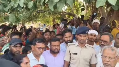 #मदनपुर प्रखंड के #पूरन बिगहा अग्निकांड: केंद्रीय मंत्री जीतन राम मांझी पहुंचे मदनपुर, पीड़ित परिवारों से मिले | दिए मदद...