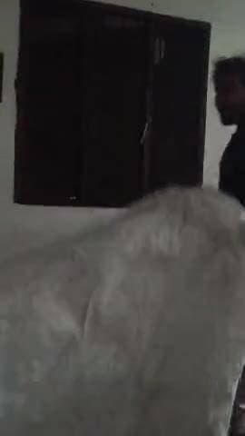 yah ladka Kisi sim ka naam ki ladki ke liye pura Deewana ho chuka hai roj Daru pi ke aise hi gana gata Singh ka koi vide