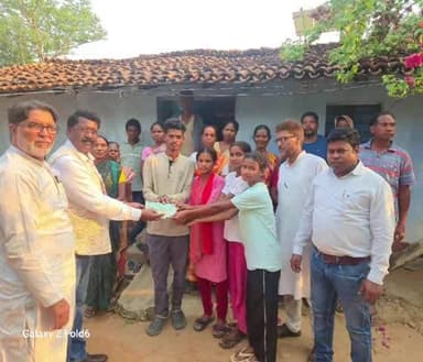 ठेठईटांगर: जामबहार में विधायक ने अनाथ बच्चों को सौंपी सहायता राशि