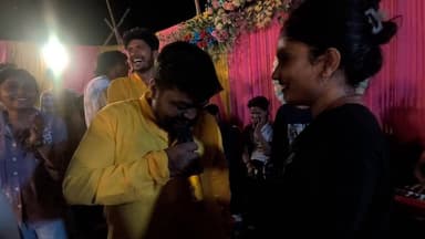 रसलपुरिया की शादी में जीजा जी का जलवा 😱🎤—गाना गाकर सबको झूमाया!🤗!
#रसलपुरिया_शादी #mithilanchalvibes #BiharVibes #youtub...