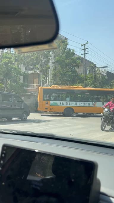 लू और गर्मी में गाजियाबाद के प्राईवेट स्कूल जिला प्रशासन को अंगूठा दिखाते हुए । #गाजियाबाद #Ghaziabad #Heatwave #Ghaziabad #लू