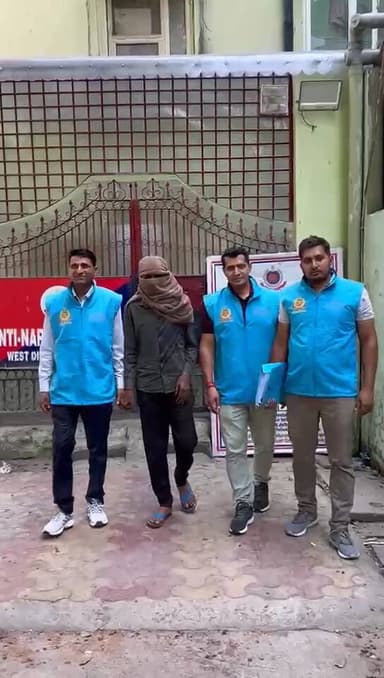 पंजाबी बाग: एंटी नारकोटिक्स सेल ने नशा तस्कर को 19 ग्राम हेरोइन के साथ रंगे हाथों गिरफ्तार किया