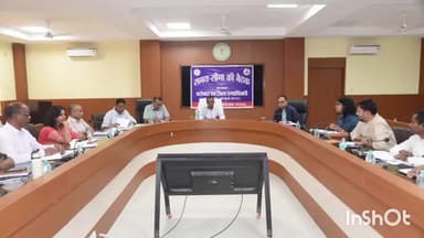 अंबिकापुर: अंबिकापुर कलेक्ट्रेट सभाकक्ष में कलेक्टर अजीत बसंत की अध्यक्षता में साप्ताहिक समय सीमा की बैठक संपन्न हुई