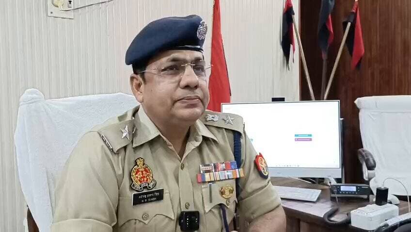#ShamliPolice
थाना कांधला क्षेत्रान्तर्गत ग्राम पंजोखरा रेलवे लाइन पटरी पर घायल अवस्था में मिले युवक की उपचार के दौरान ...