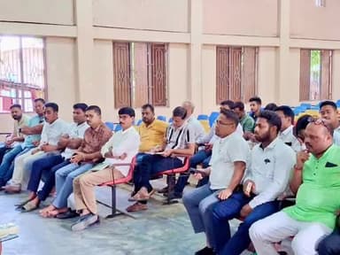 কমলপুর: কমলপুর নজরুল কলাক্ষেত্রে বিজেপি দলের পক্ষ থেকে একটি বৈঠক অনুষ্ঠিত হয়