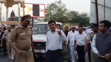 नवाबगंज: बाराबंकी शहर में यातायात व्यवस्था सुधार के लिए जिलाधिकारी ने किया पैदल स्थलीय निरीक्षण, दिए आवश्यक निर्देश